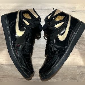 AIR JORDAN 1 RETRO HIGH OG 'BLACK METALLIC GOLD' USED WORN ONCE